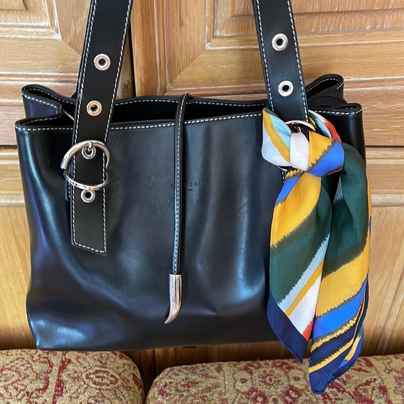 🌺 FREDERIC PARIS; Beautiful Black Leather Medium-Sized Handbag in GREAT Shape!! - Picture 3 of 16